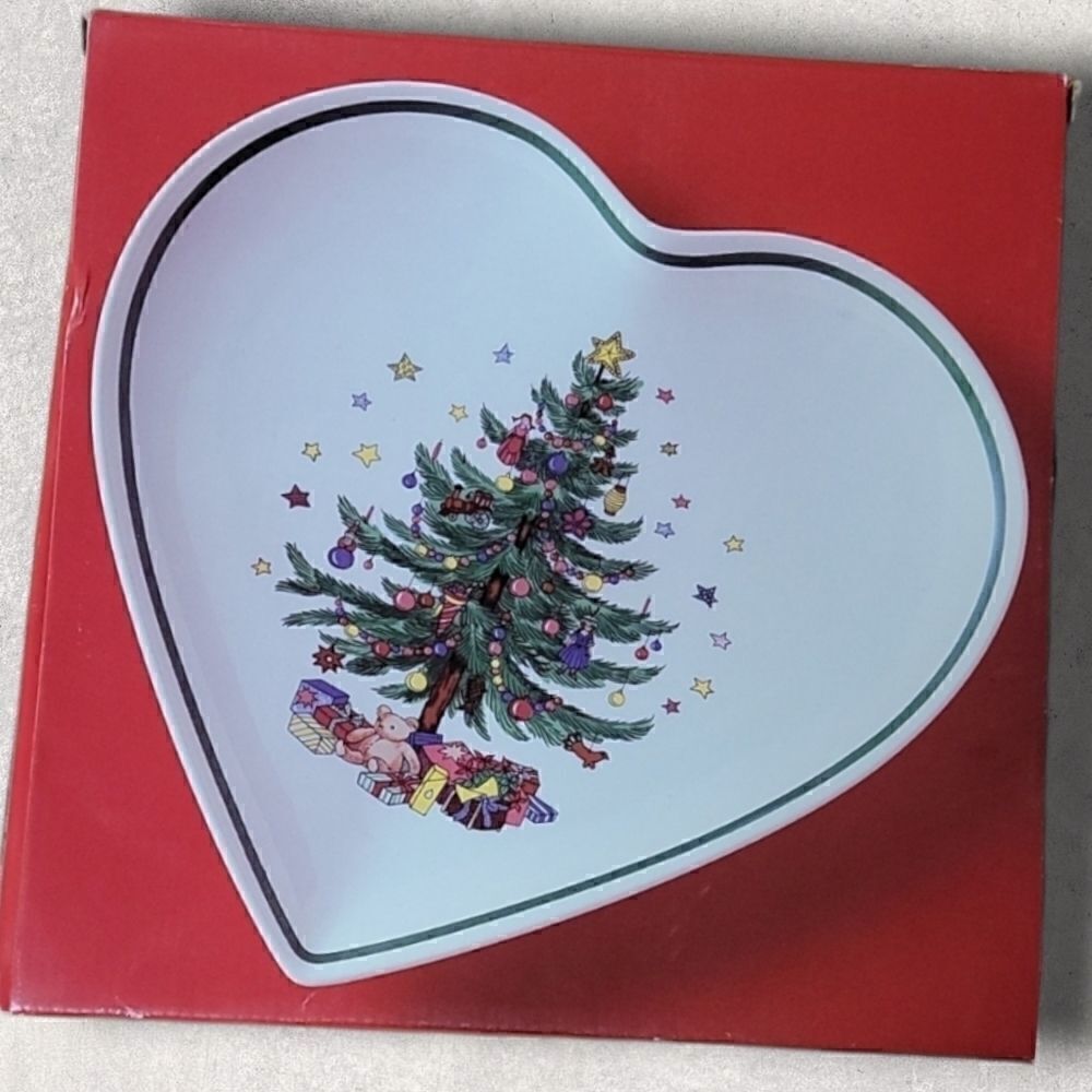 NIKKO HAPPY HOLIDAYS HEART-SHAPED DISH